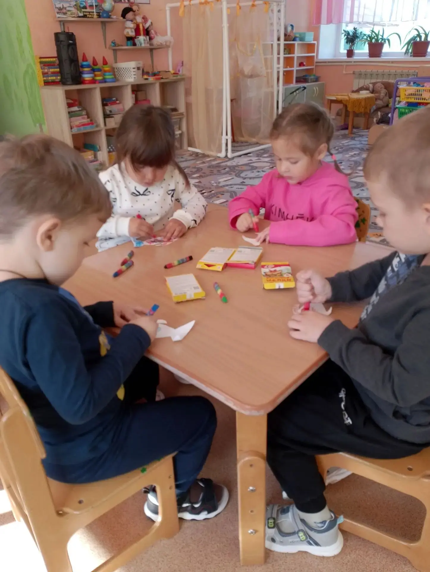 «Вот какие рыбки поселились у нас в аквариуме! 🐠🐟