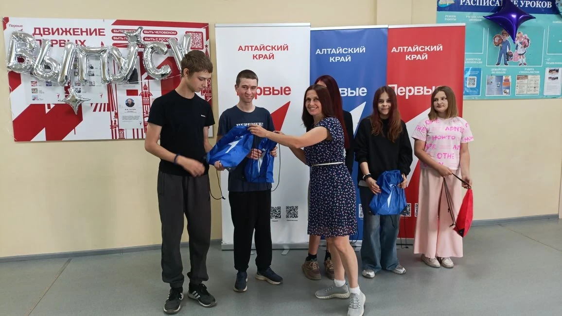 🎒👕 Стильный мерч для лучших добровольцев!