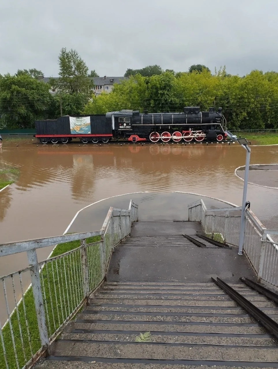 Месячная норма осадков выпала за сутки в Кировской области 
 
В восточных районах за последние пять 