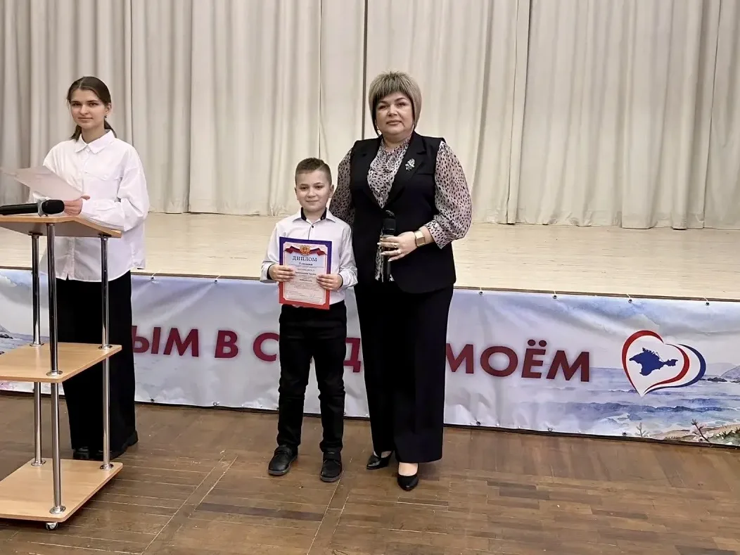 Школьная линейка🇷🇺  📌23 марта в МБОУ «Школа-гимназия, детский сад № 25» прошла еженедельная торжеств