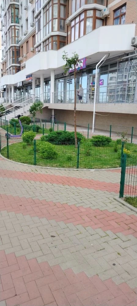 Произведен покос газонов.