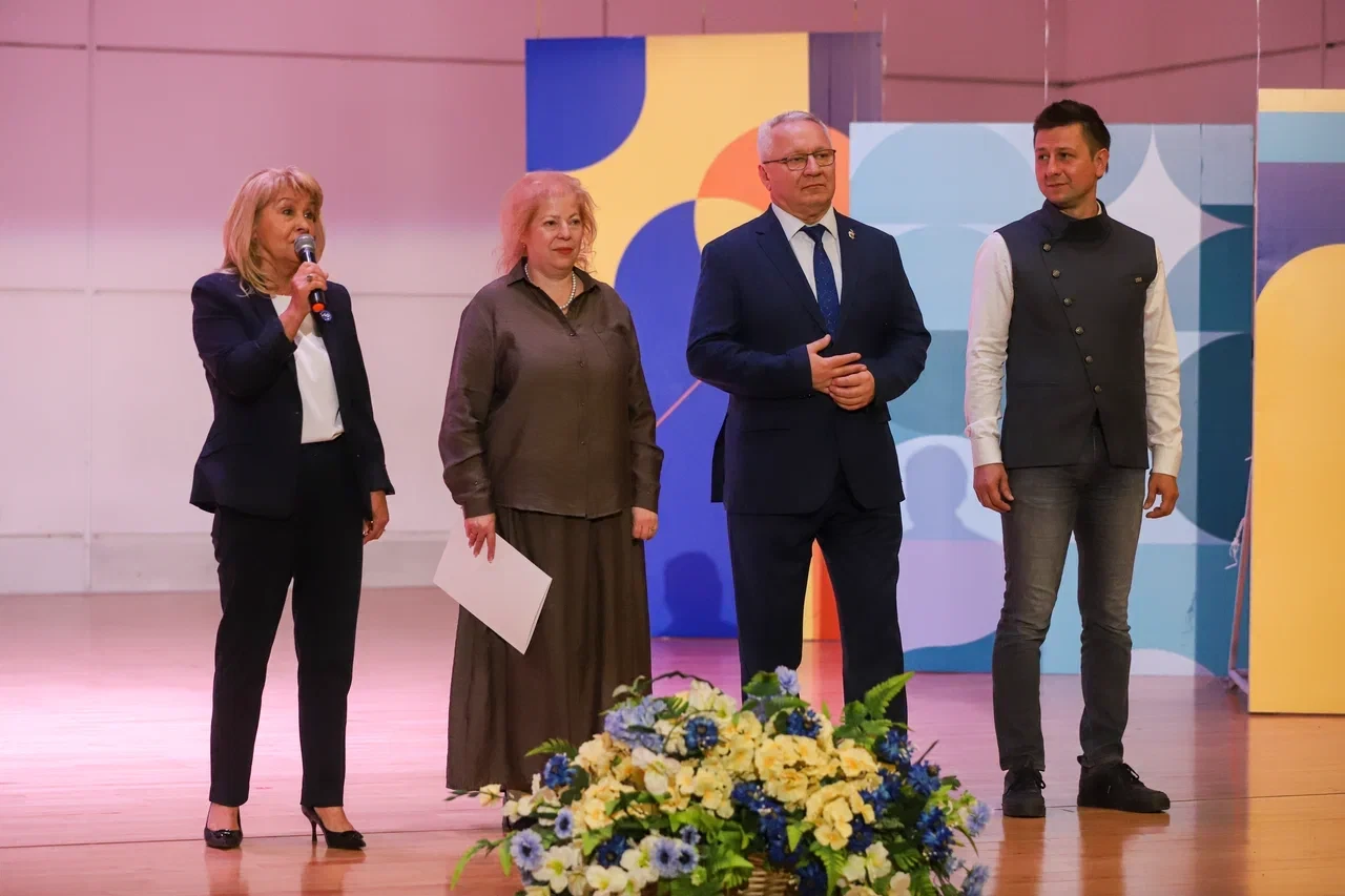 Первый замминистра образования Калининградской области Маргарита Короткевич поздравила выпускников г