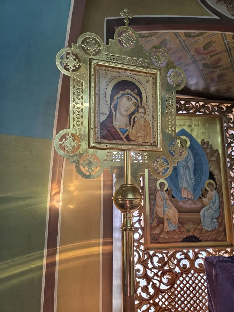 Сегодня, в четверг, Литургия Преждеосвященных Даров (ЛПД) по уставу не служится, поэтому служил утро