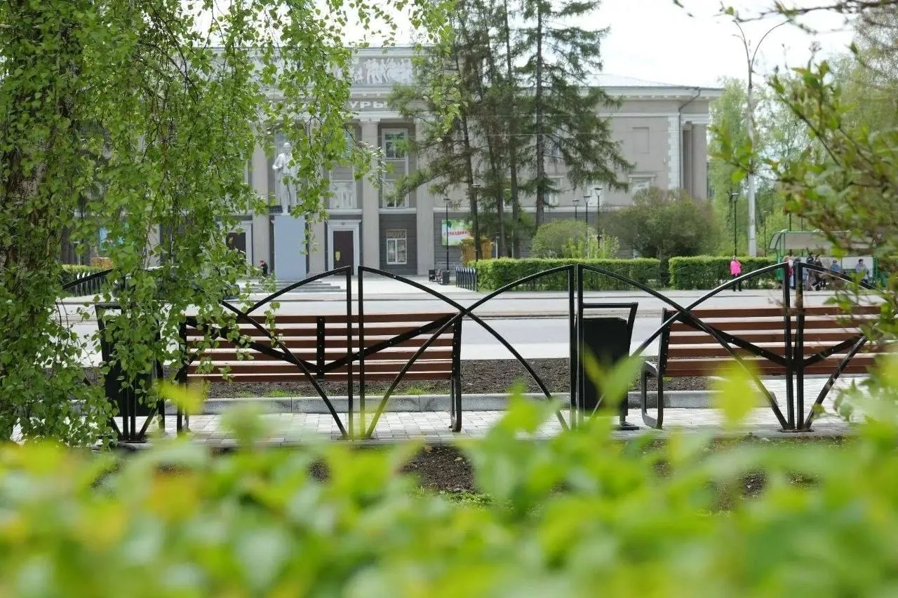 ✨Светящееся дерево появится в одном из скверов Кировского   В Кировском районе продолжается благоуст