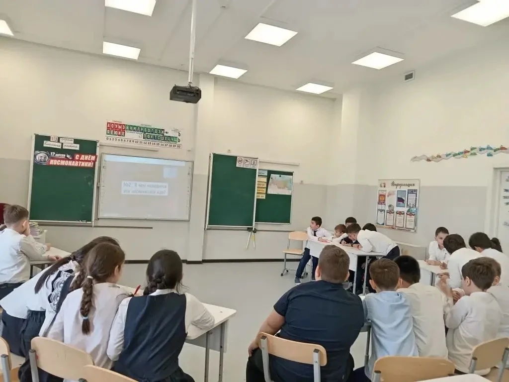 🌟 Учащиеся 3 «з» класса приняли активное участие в увлекательной игре-викторине  «Космос зовёт»  🌠 У