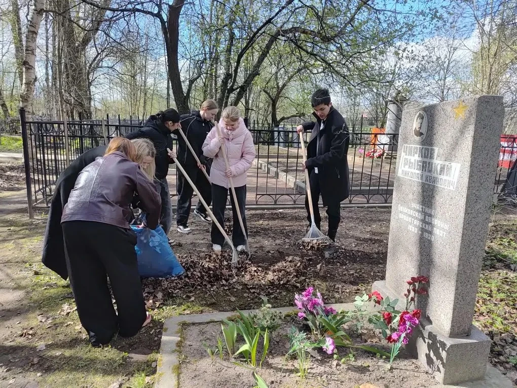 🧹Всероссийский субботник в школе  🧹Субботник – это добрая традиция, объединяющая коллектив, а апрель
