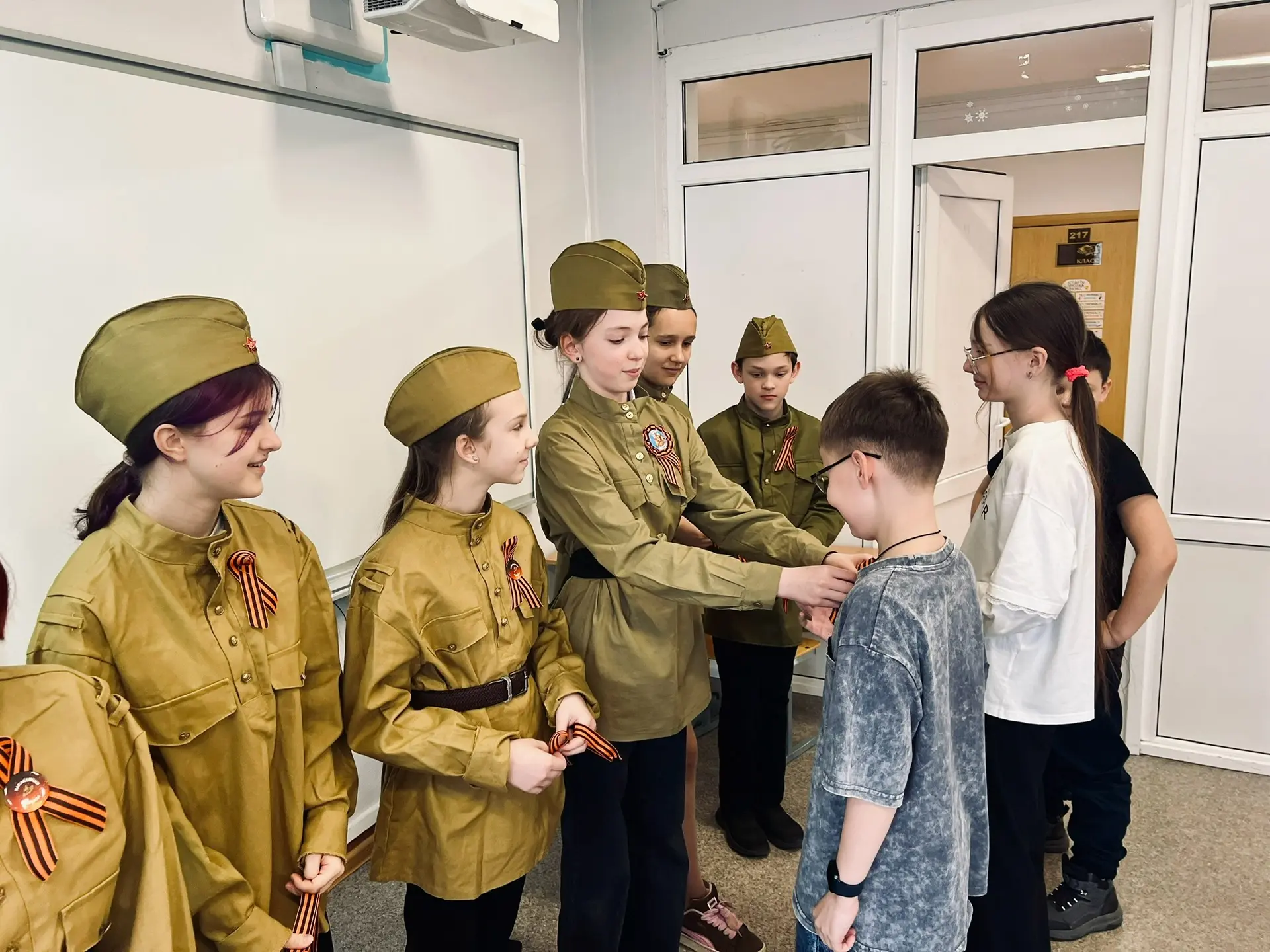 Акция «Георгиевская ленточка»  Сегодня в нашей школе стартовала традиционная патриотическая акция «Г
