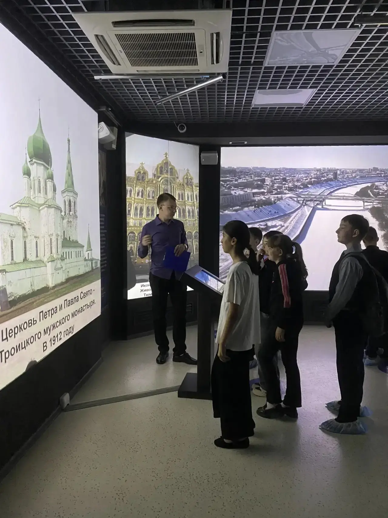 В рамках цикла тематических экскурсий «Православное наследие Сибири», обучающиеся 4 «Е» и 4 «А» клас