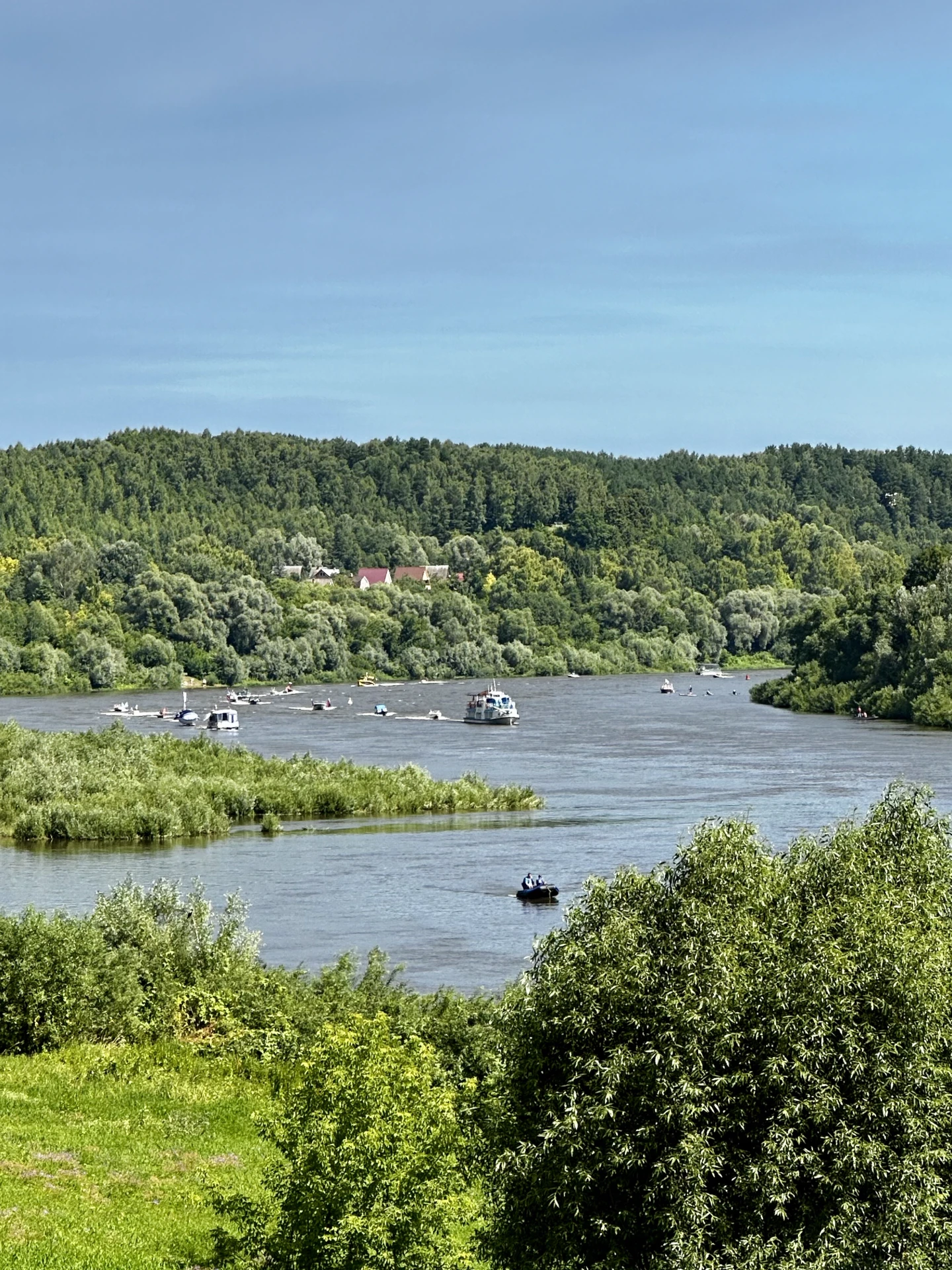 У нас в Тарусе в эти выходные отмечали День города. 780 лет прекрасному городу! Поэтому мы гуляли об