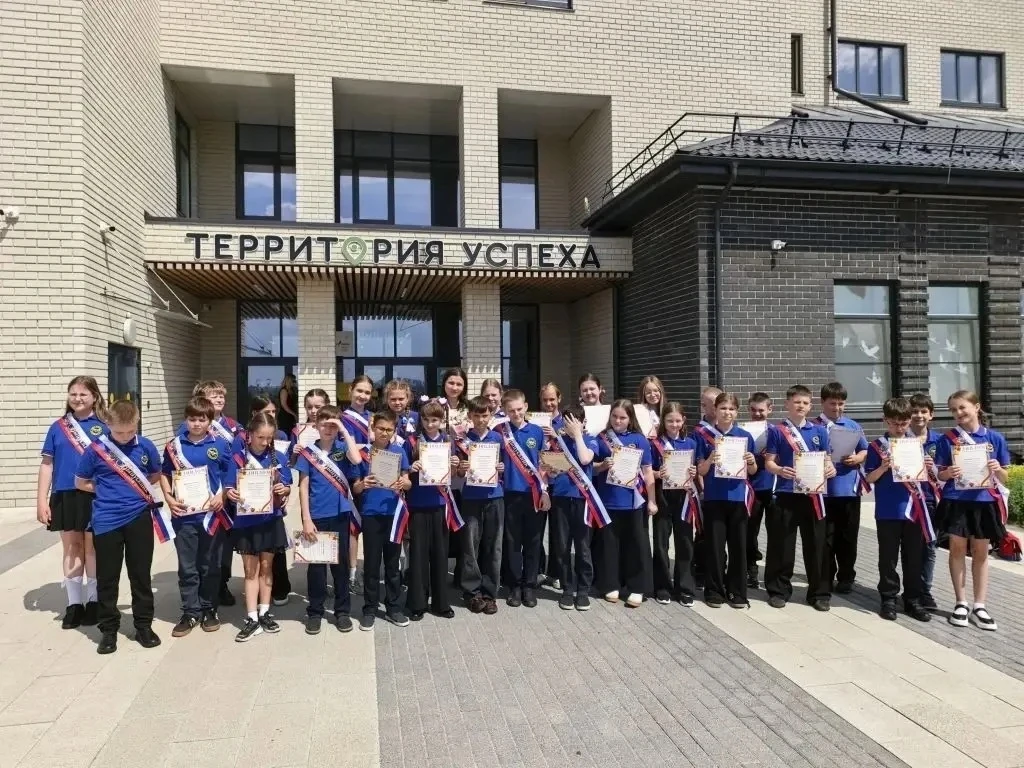 🎉 Публичный отчёт в формате концерта и награждения — в честь окончания начальной школы! 🎉  Сегодня у