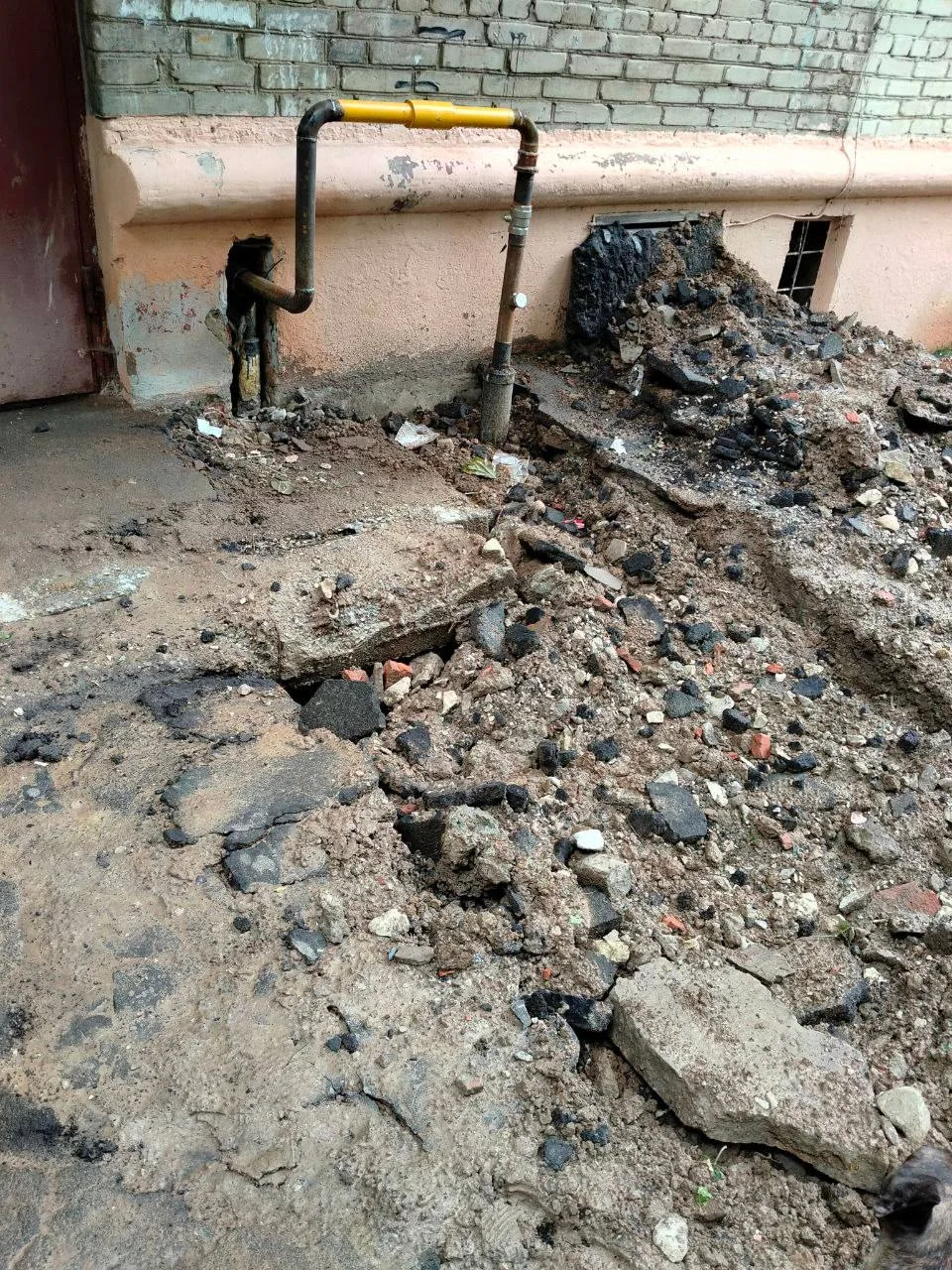 Олимпийский 19/4 , 1 подъезд, все раскопали , дыры в земле, ничего не доделывают ужас
- делится мест
