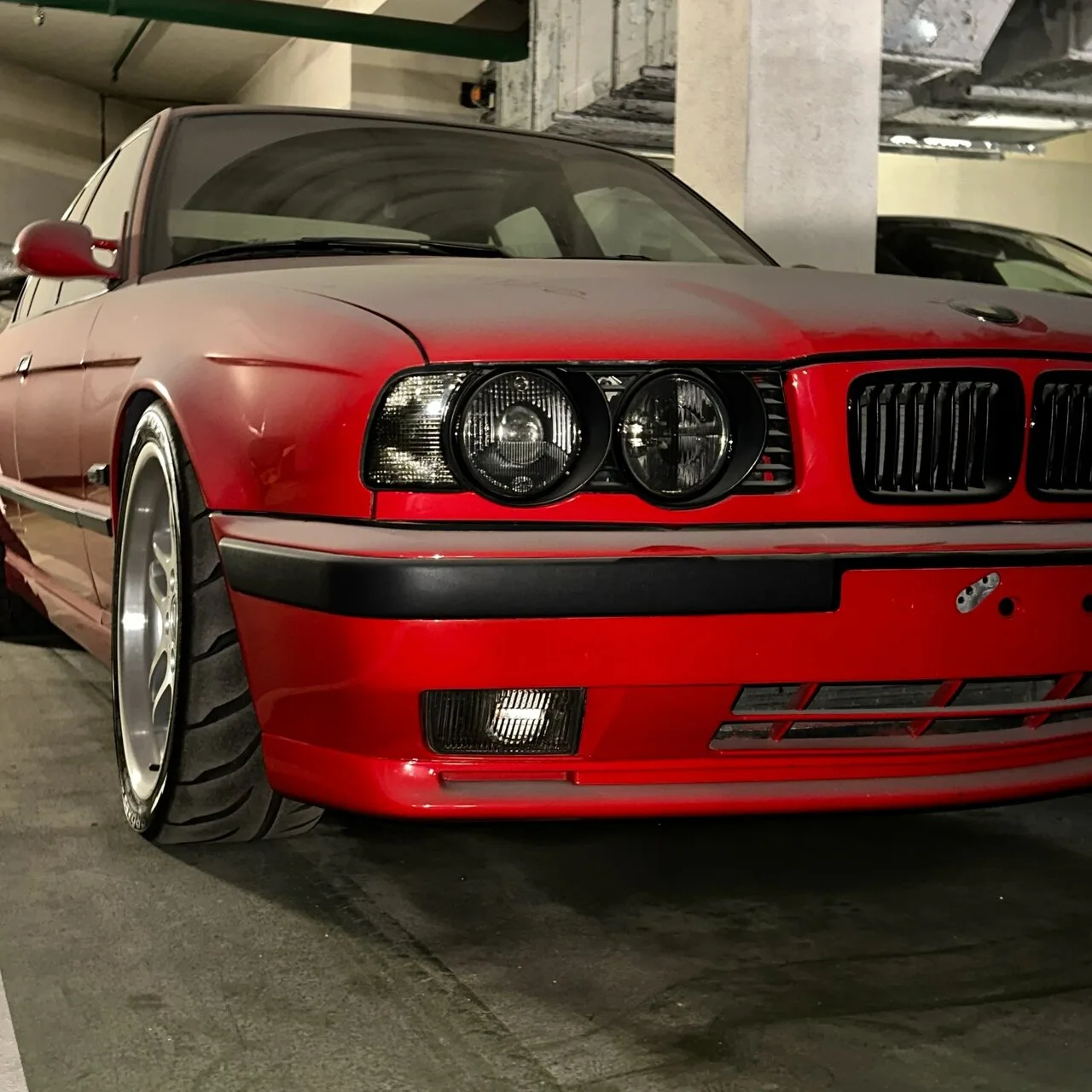 Подземная брошенка или коллекционный экспонат? BMW e34 M5