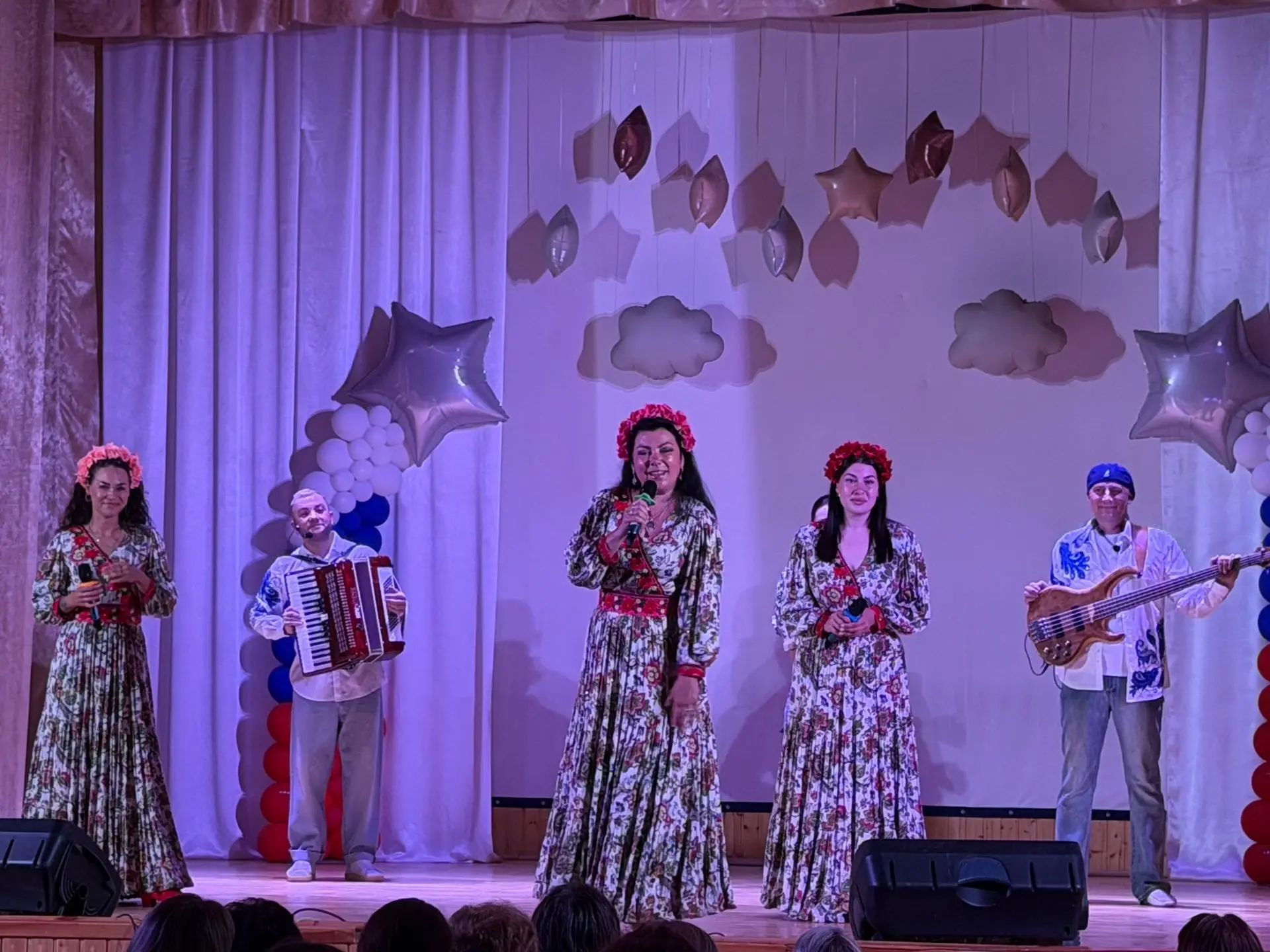 🎼В Бессоновском районе звучало «Злато серебро»

15 мая в Доме культуры Бессоновского района состоял