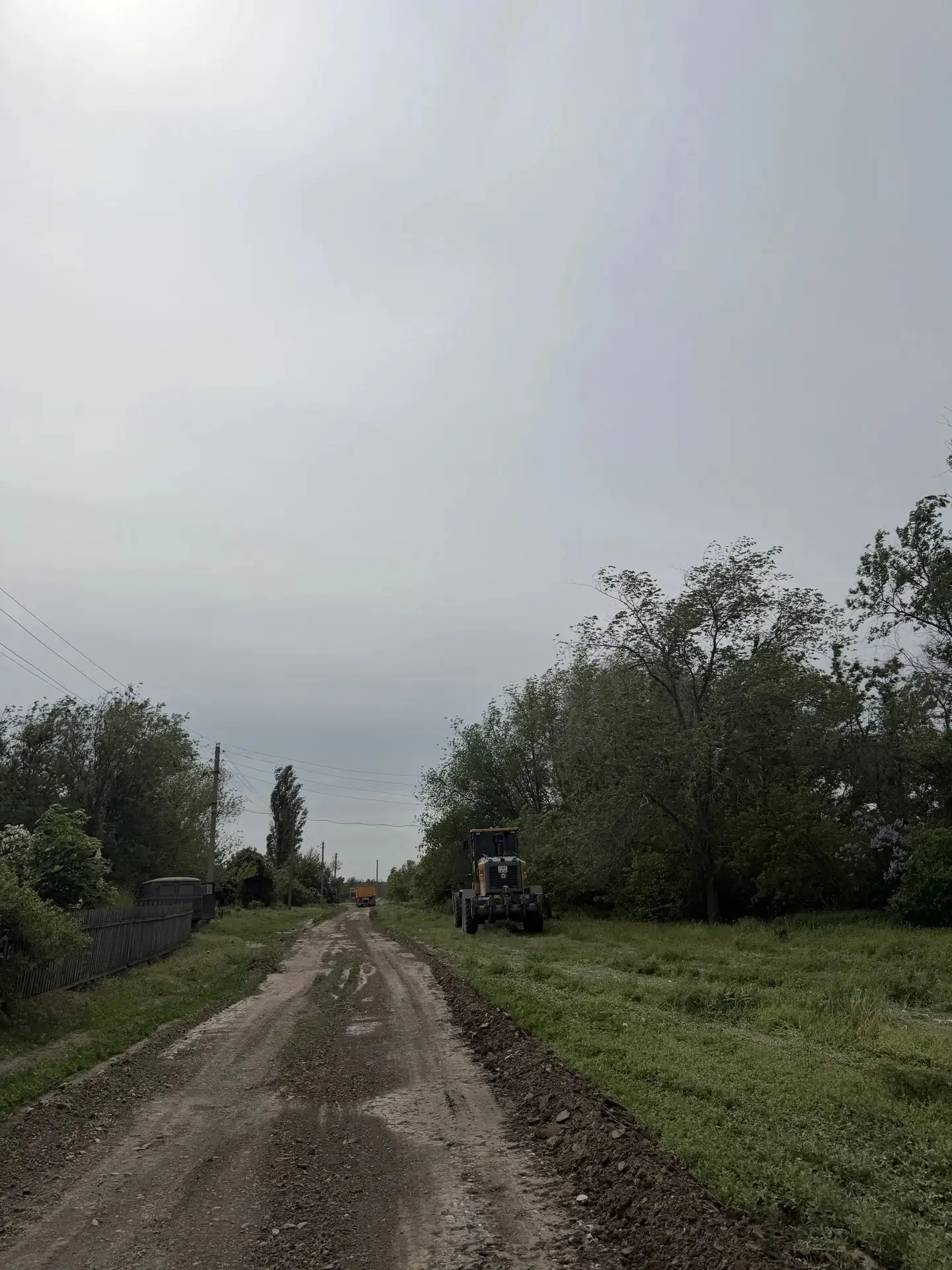 В селе Большеузенка Декабристского МО завершены работы по отсыпке щебнем улицы Заречной от дома №24 