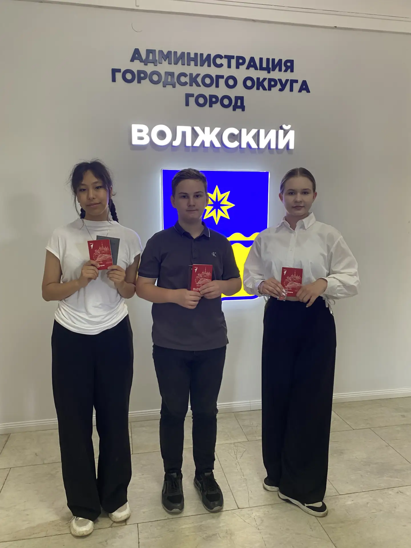 📜 Мы — граждане России!
Вчера в стенах Волжской городской Думы состоялось по-настоящему важное собы