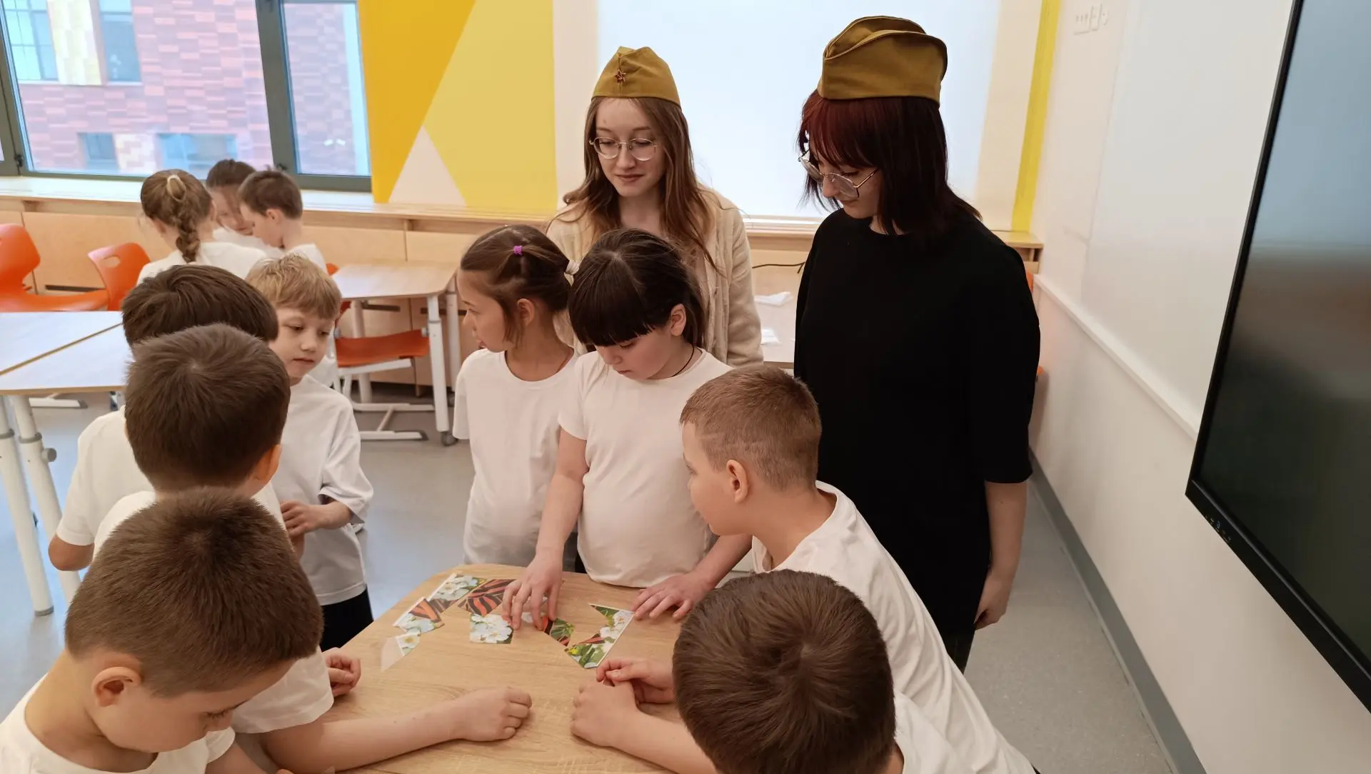 💥🎖️Первая «Зарница»: как наши первоклассники стали разведчиками и связистами   8 мая в Гимназии имен