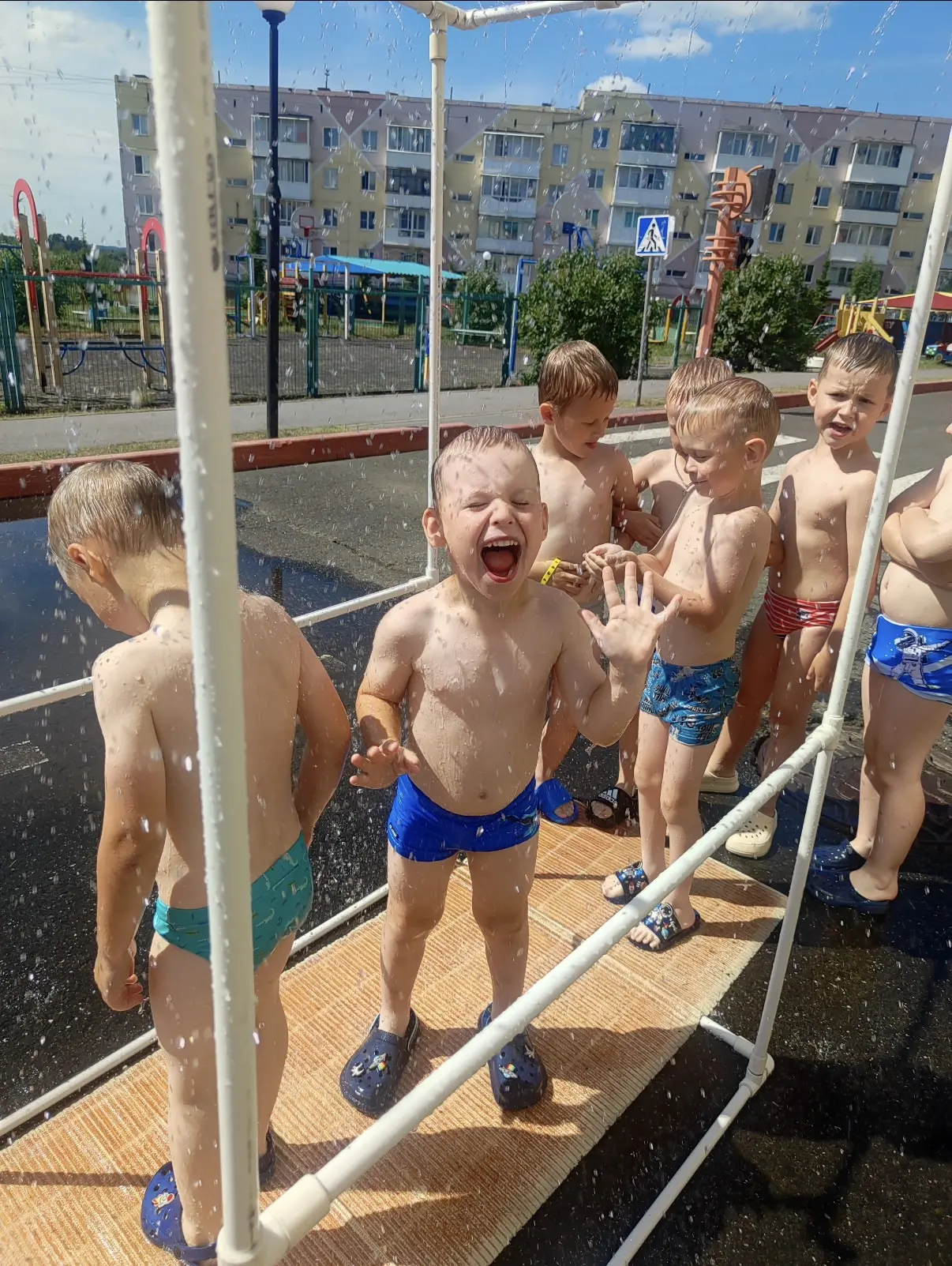 Дети в восторге от тропического душа в нашем детском саду! Это не просто гигиеническая процедура, а 