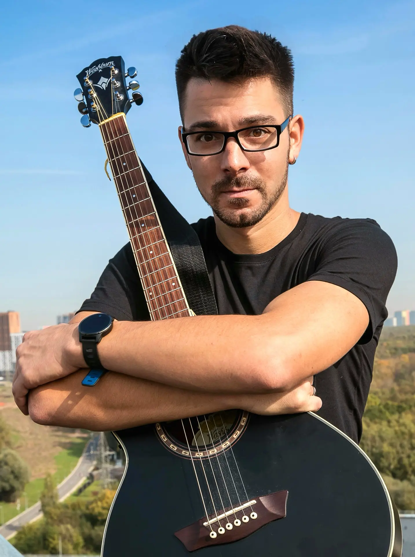 🎸 Привет! Меня зовут Артём, и я научу вас играть на гитаре — для себя, для друзей и пр...