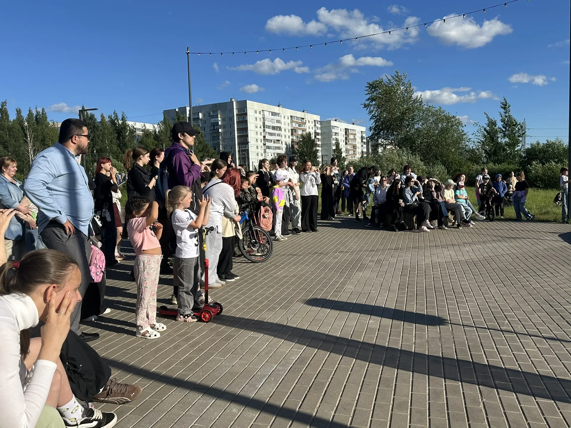 В Веряжском парке прямо сейчас фестиваль творчества «Время мечтать: Чингу фест».
Чингу по корейски «