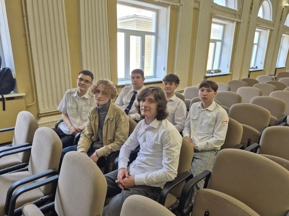 В рамках предметной недели среди студентов-первокурсников на специальности 23.02.06 Тех...