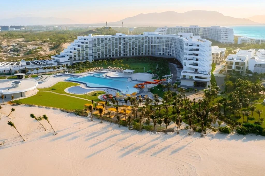 Новинка во Вьетнаме на «все включено» 🇻🇳

Fun&Sun Senses Lugano Resort 5* - открылся в этом году д