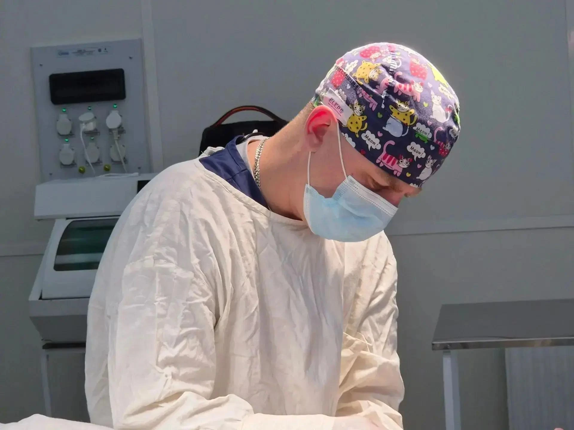 👨‍⚕️ Новгородские врачи успешно удалили у женщины липому размером с мужскую ладонь