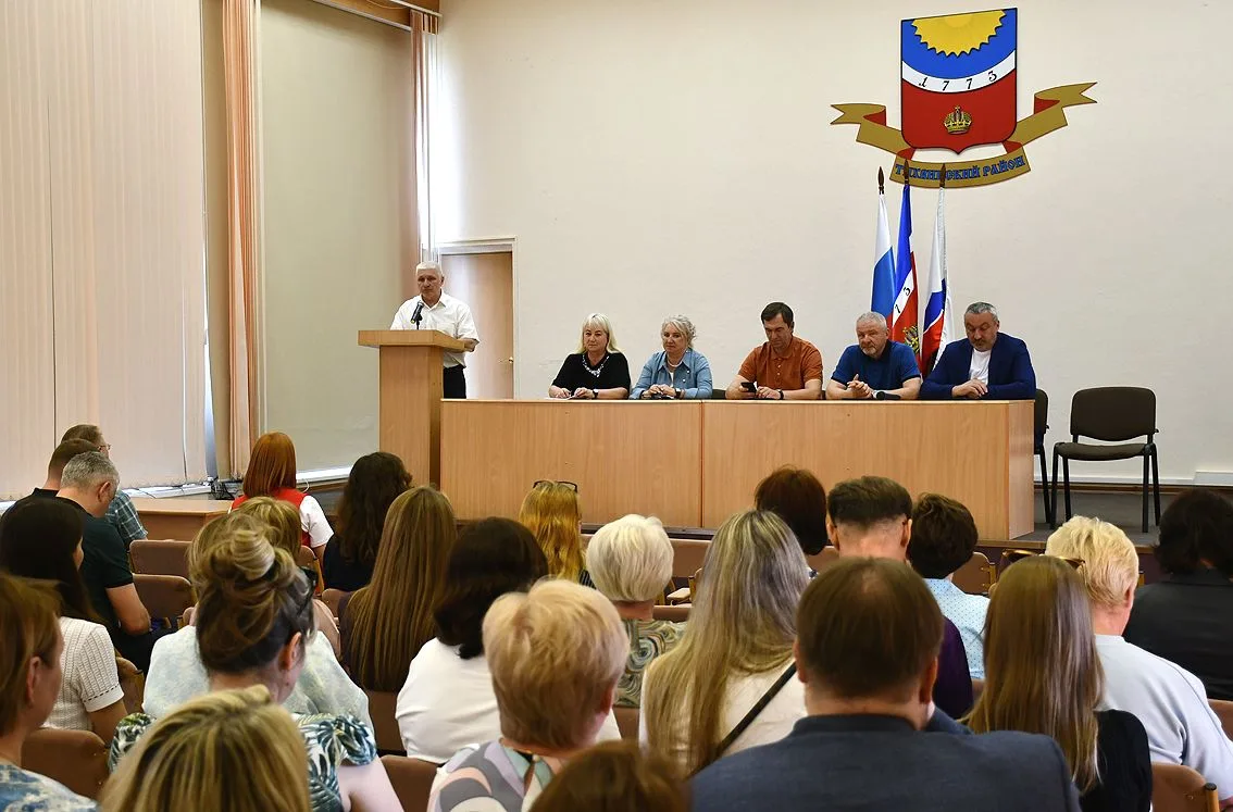 Сегодня прошли встречи с представителями коллективов различных организаций и учреждений...