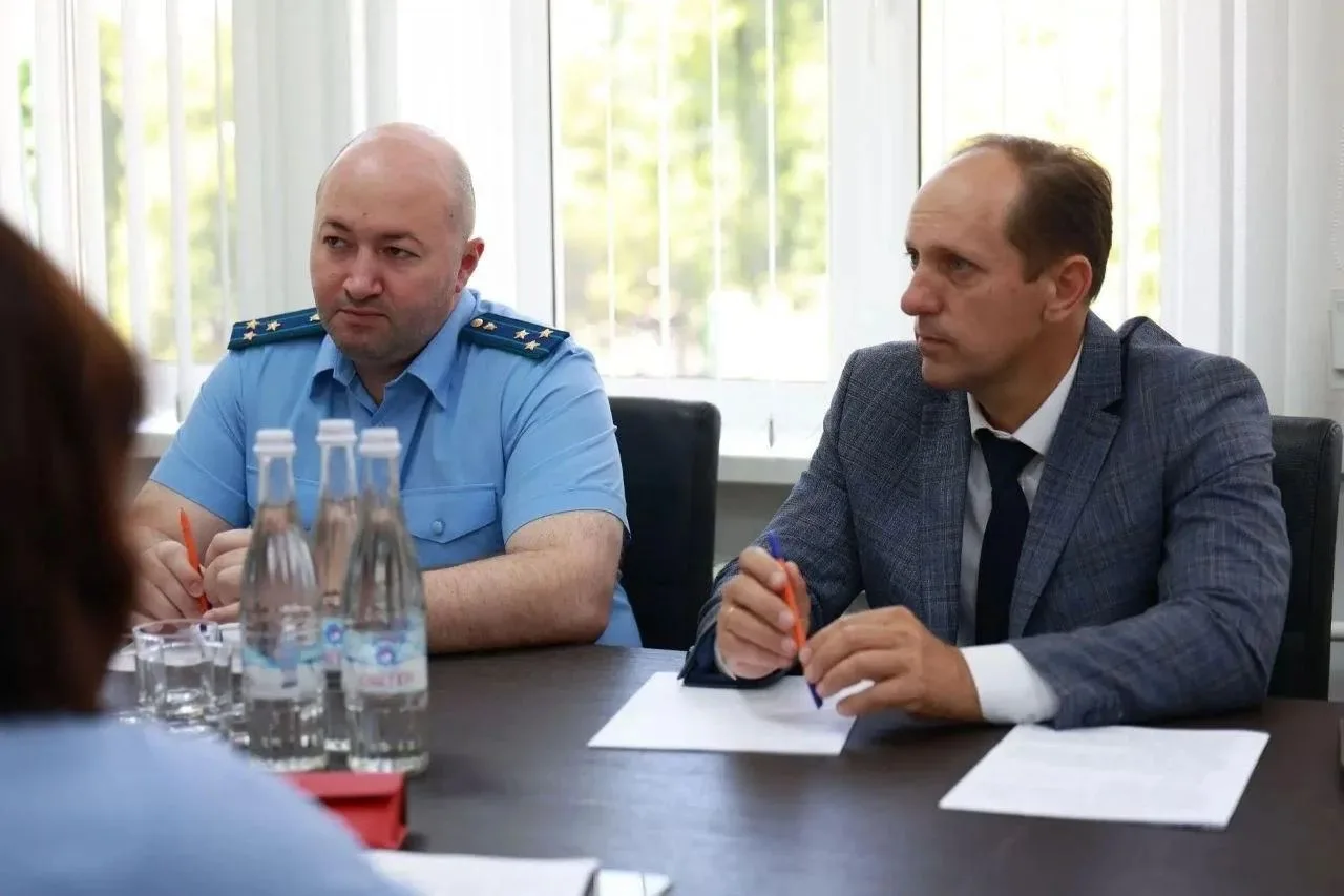 ✅Прокурор Майкопского района Аскер Набоков и глава МО «Майкопский район» Михаил Марьин ...
