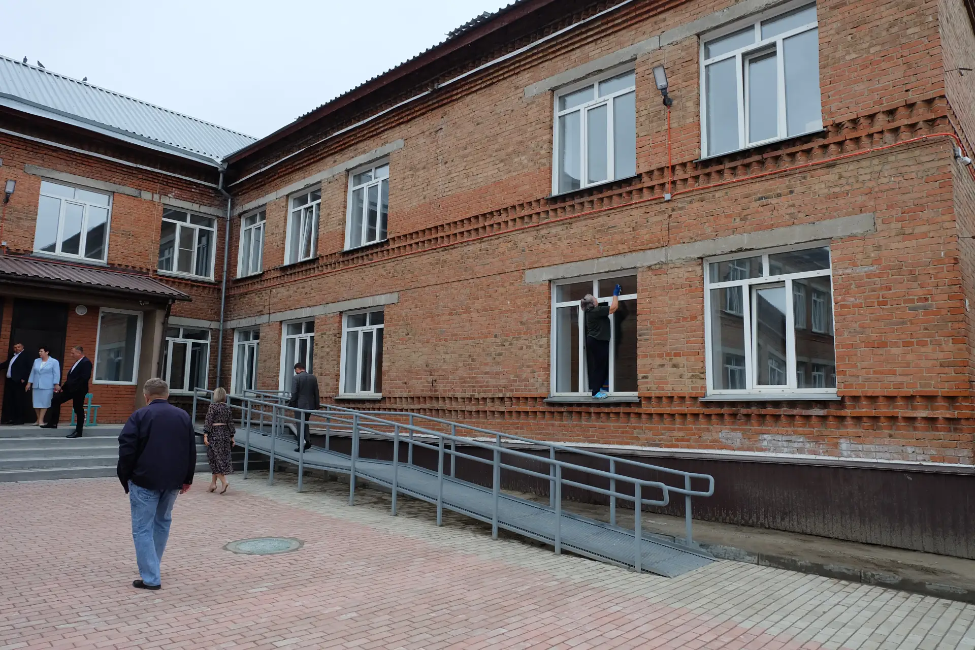 ✅Делегация администрации района посетила Красноярскую школу — учреждение готовиться к о...