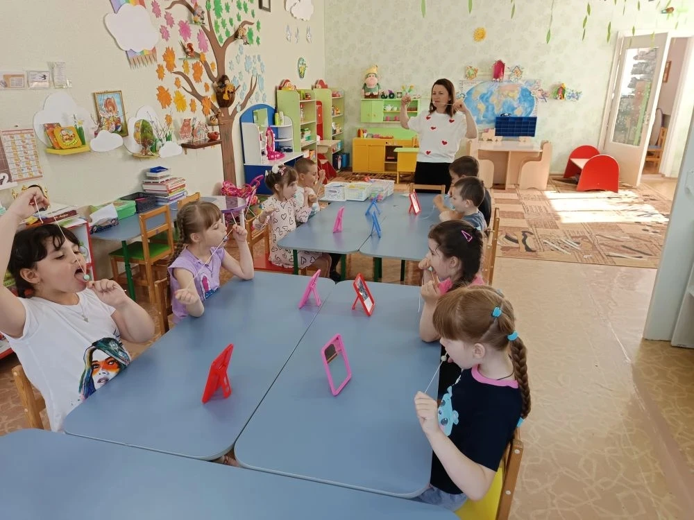 В нашем детском саду есть особая группа. Здесь каждое утро начинается с улыбки, а закан...
