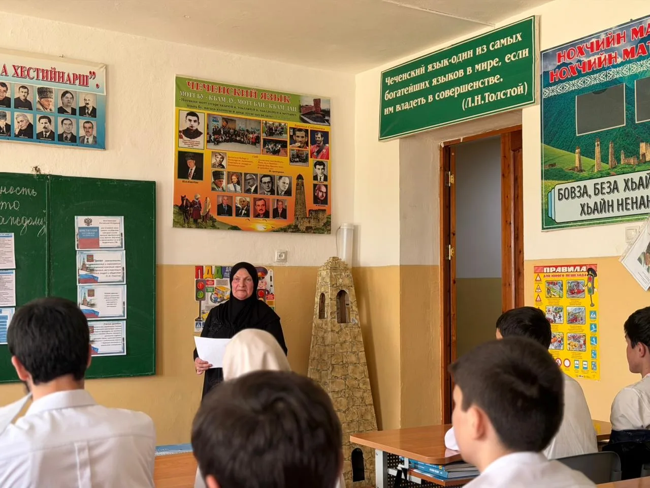 👩‍🎓 В нашей школе прошли классные часы, посвященные правовой грамотности и безопасности.