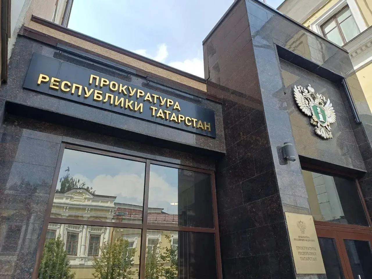 Прокуратура проводит проверку после сообщений о потопе у 42-й школы в Казани