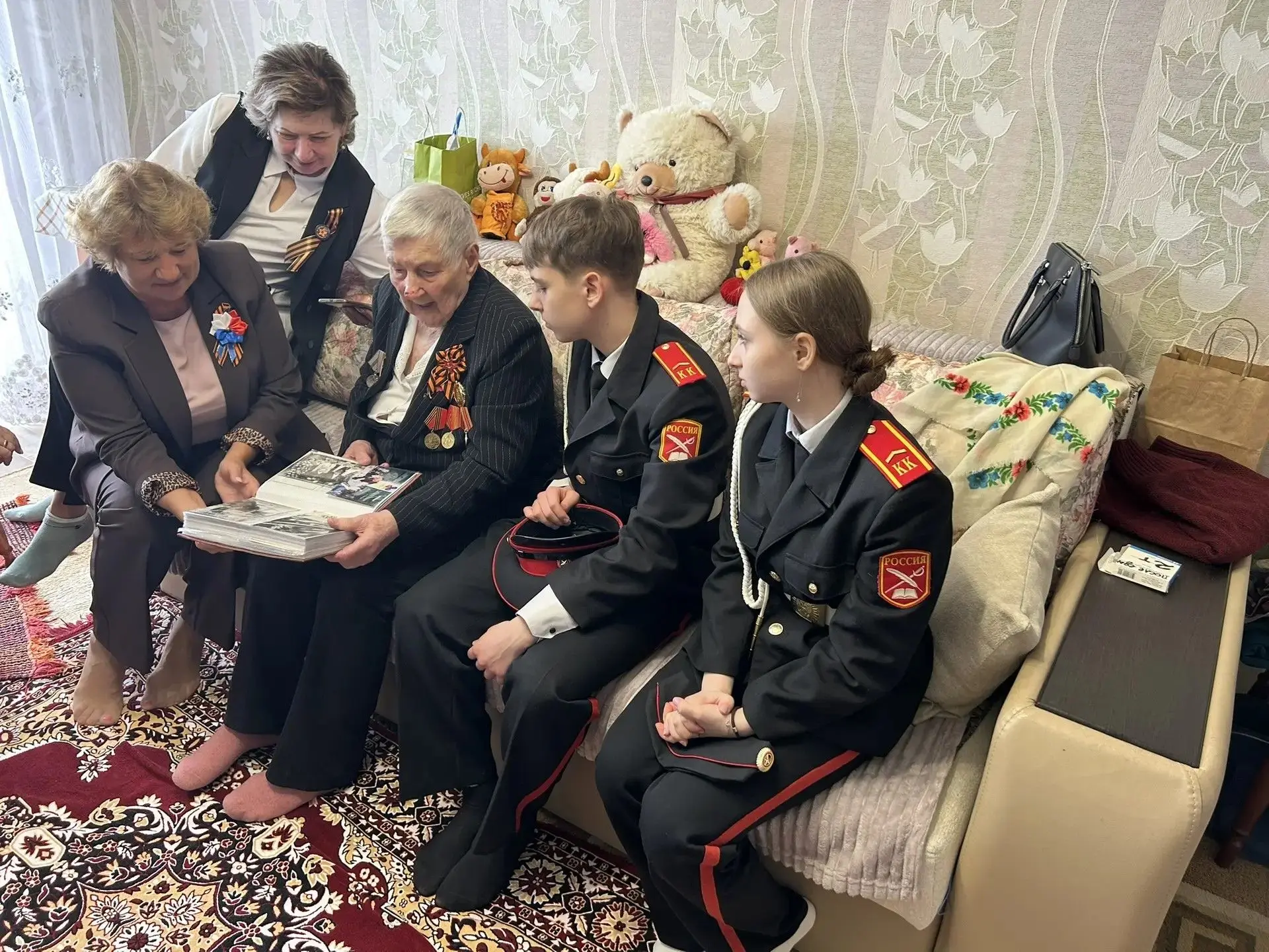 🎖 Ветераны — наша гордость, сила и почет! В преддверии великого праздника Победы кадеты нашей школы 