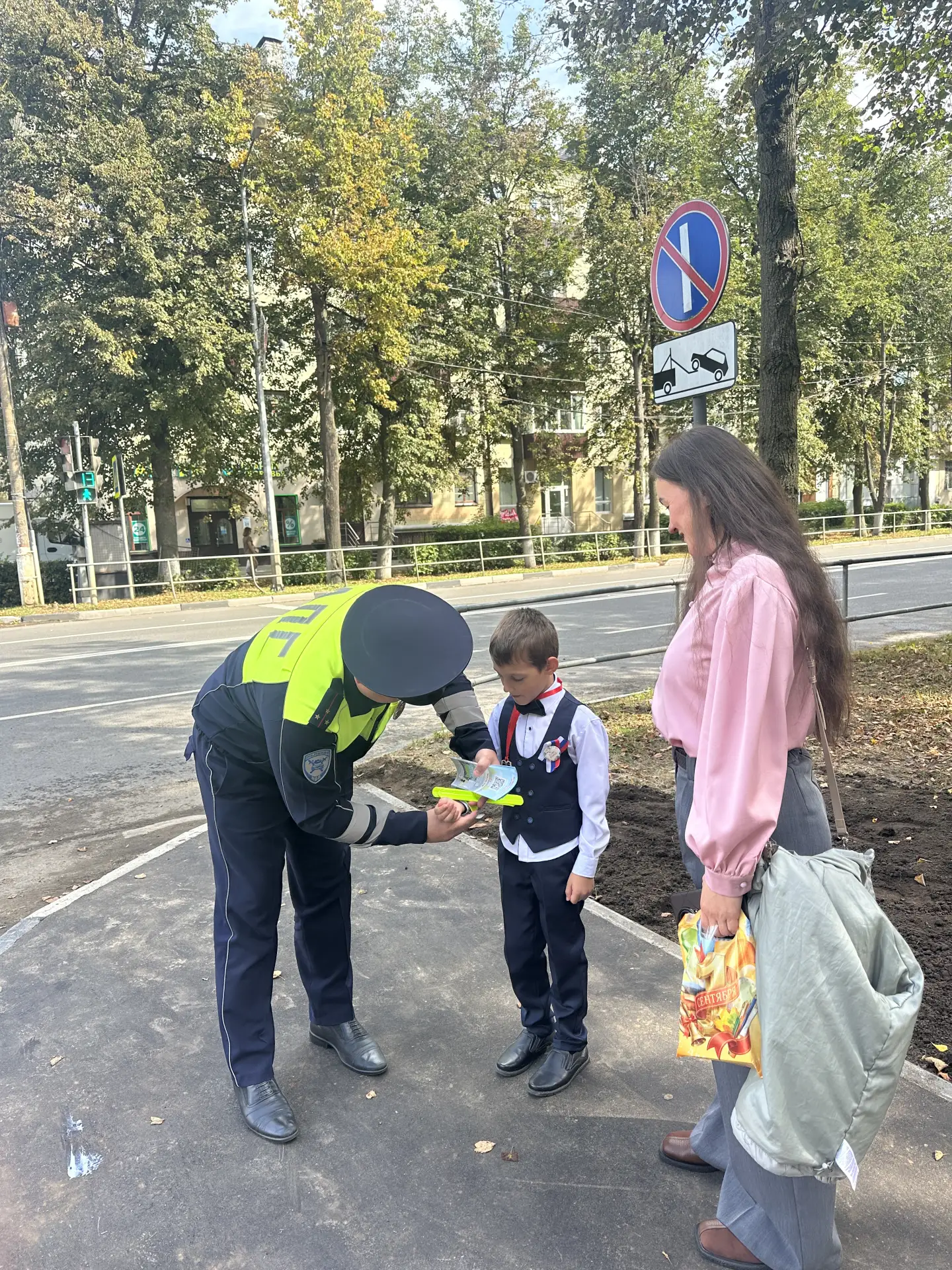 В день начала нового учебного года, школьникам напомнили об основах безопасности передв...
