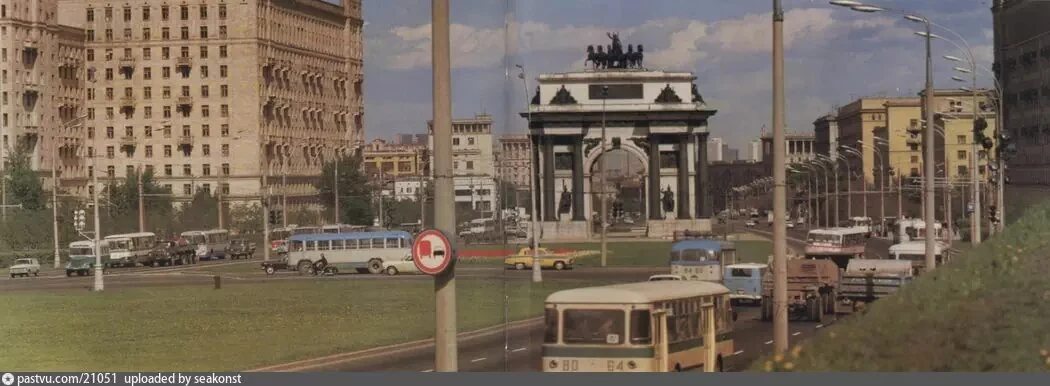 Триумфальная арка 1974–1976