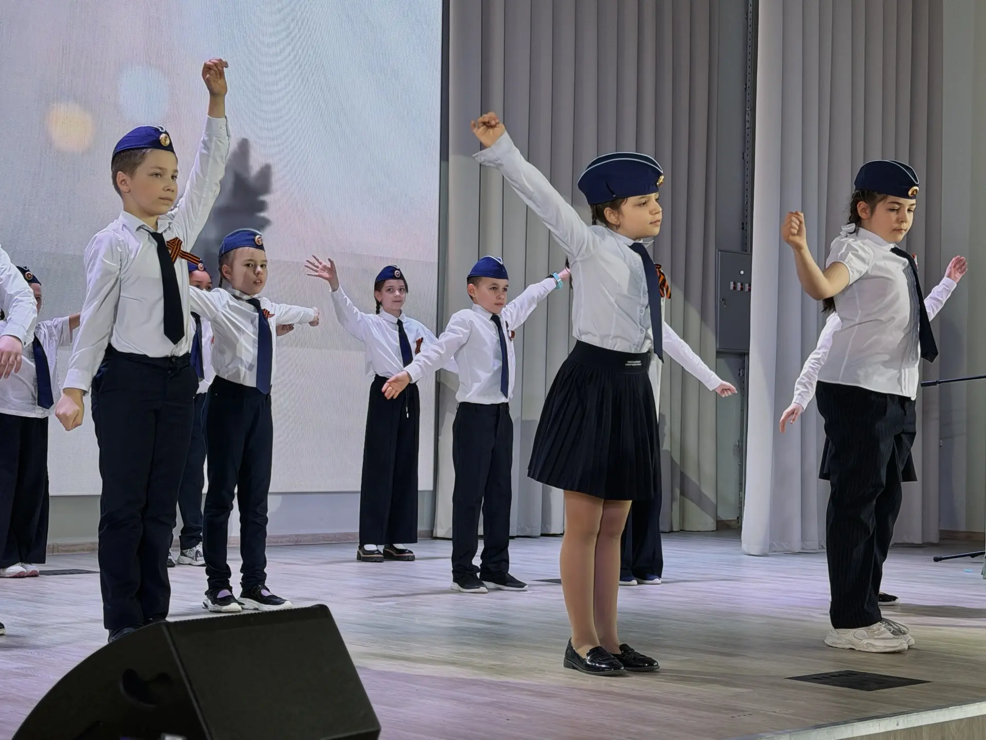 Сегодня в нашей школе прошёл концерт, посвящённый 9 мая — Дню Великой Победы! 🌹  Кажется, сегодня в 