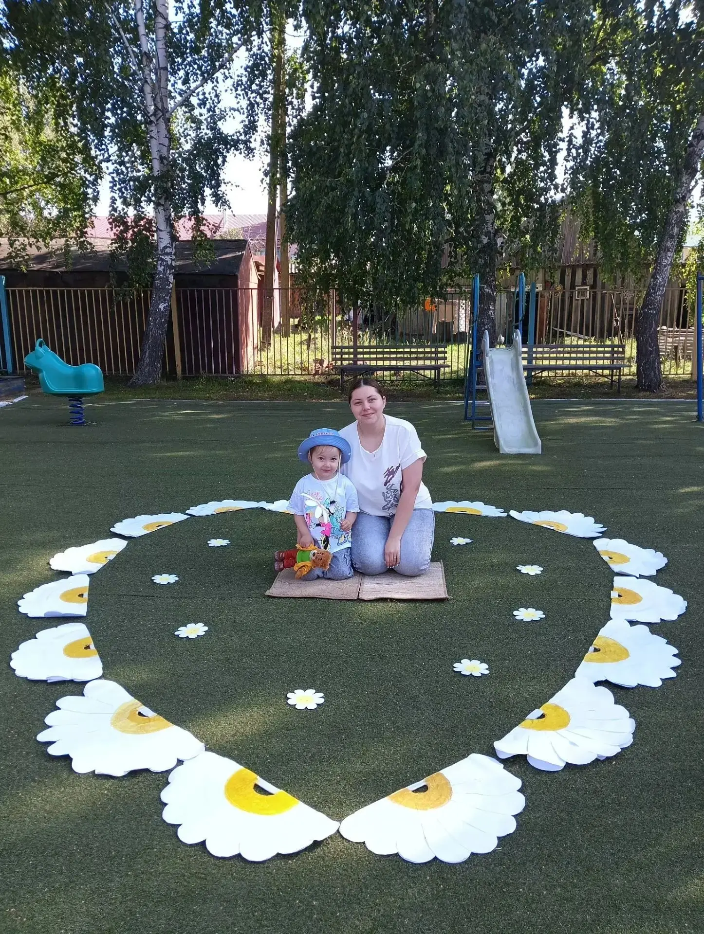 🌼 С Днём семьи, любви и верности! 🌼

Воспитанники первых младших групп поздравляют всех с Днем сем