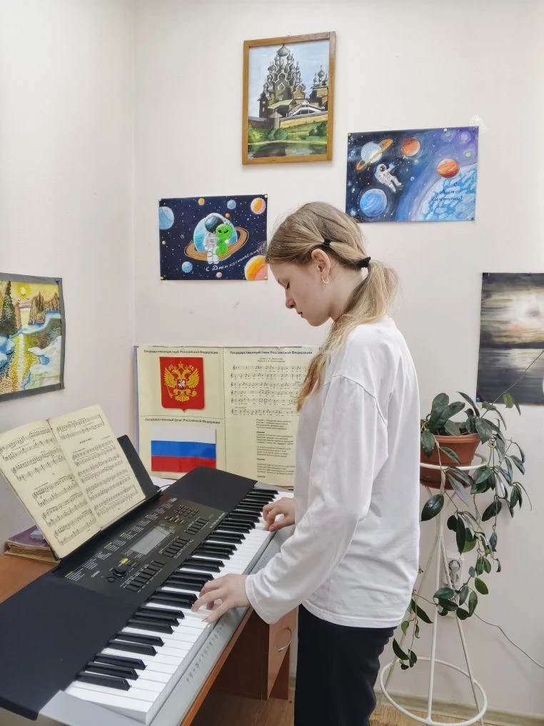 ✨Продолжаем рубрику: Что дети изучают в музыкальной школе - игра на синтезаторе (вариат...