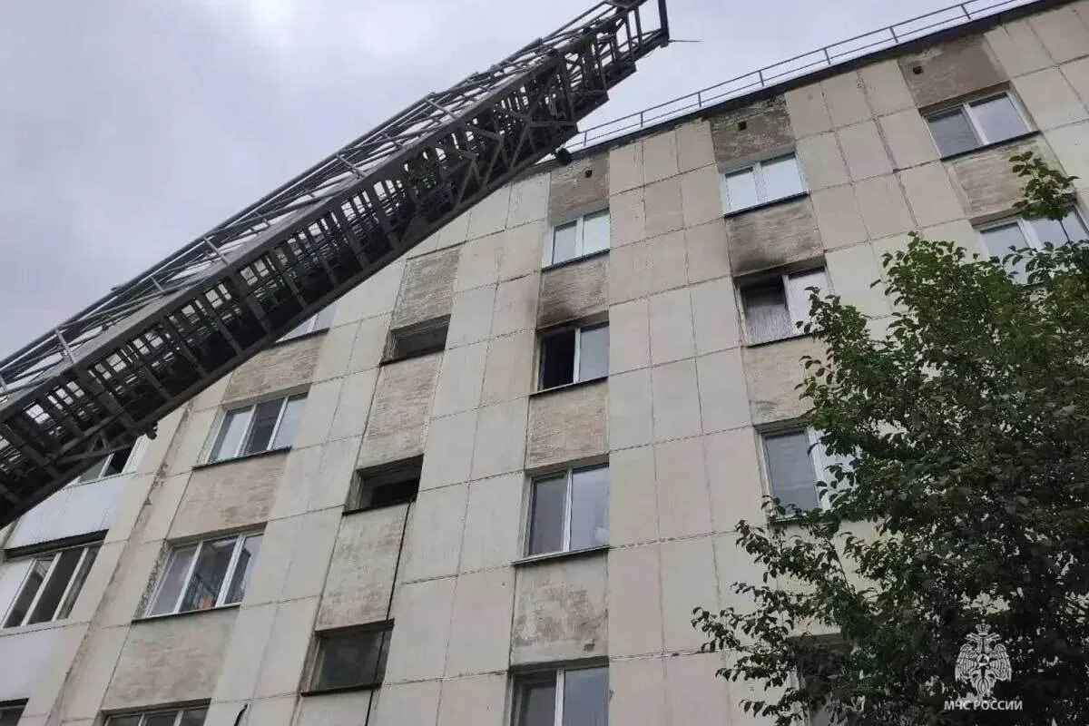 Квартира на четвёртом этаже загорелась в Уфе — эвакуированы жильцы