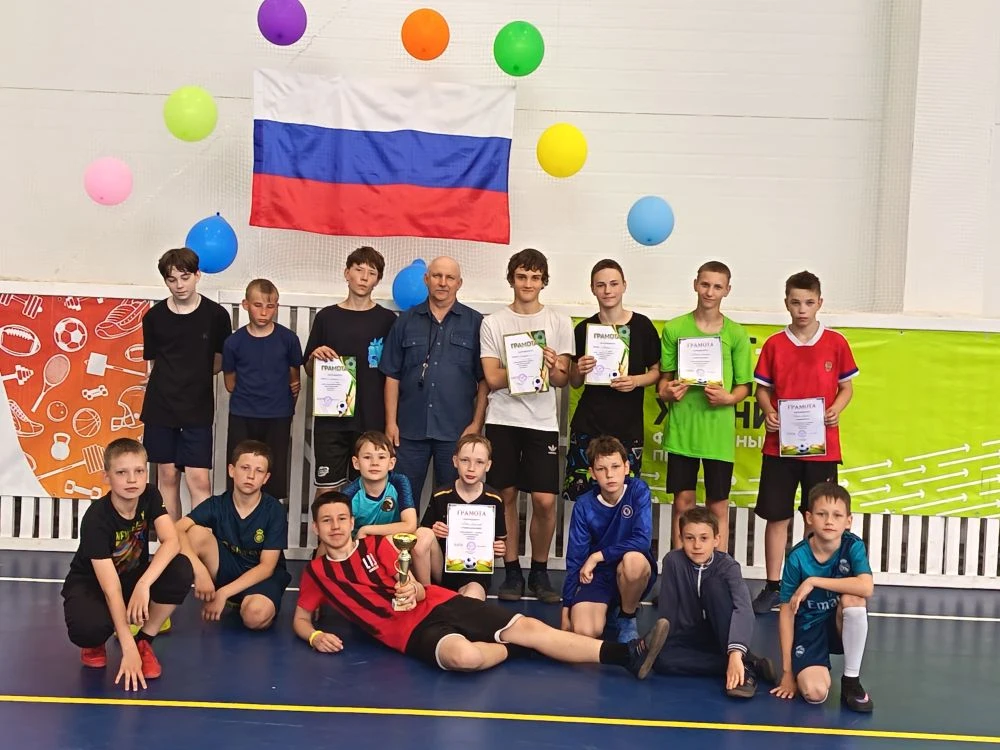 ⚽🏆12 июня в Спортивной школе прошли соревнования по футболу среди детских команд на Кубок «Надежды»