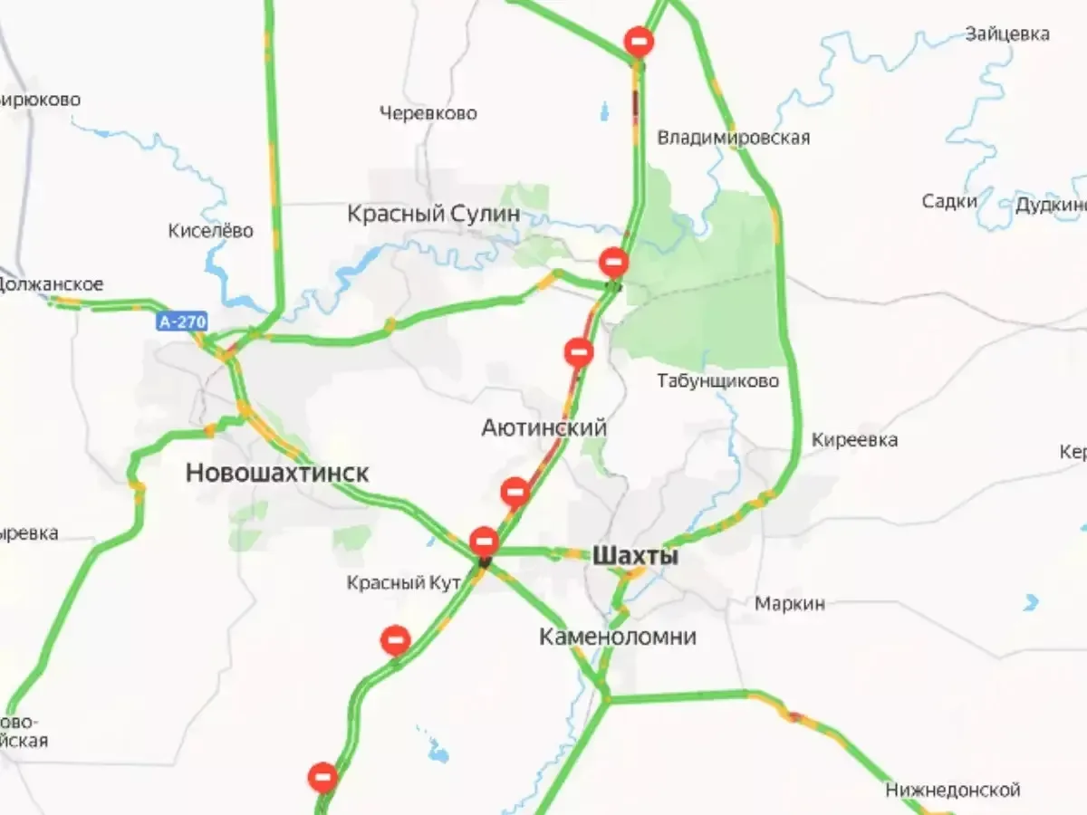 Большая пробка на М-4 «Дон» под Шахтами 🚗

Движение встало почти на 10 километров — от посёлка Донл