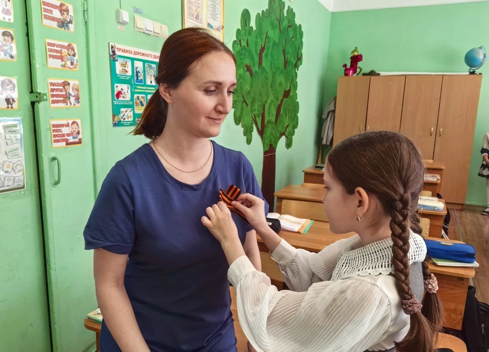 🎗️ Акция  «Георгиевская лента»  в Икрянинской СОШ!  Икрянинская средняя школа  участвует в традицион
