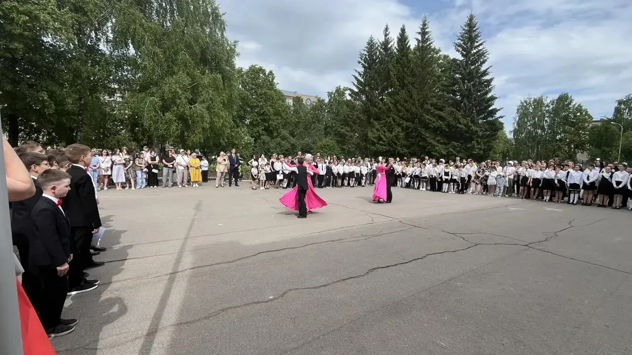 Вот и прошла торжественная линейка, посвящённая выпускникам 4-х классов!
Для ребят это важный и волн