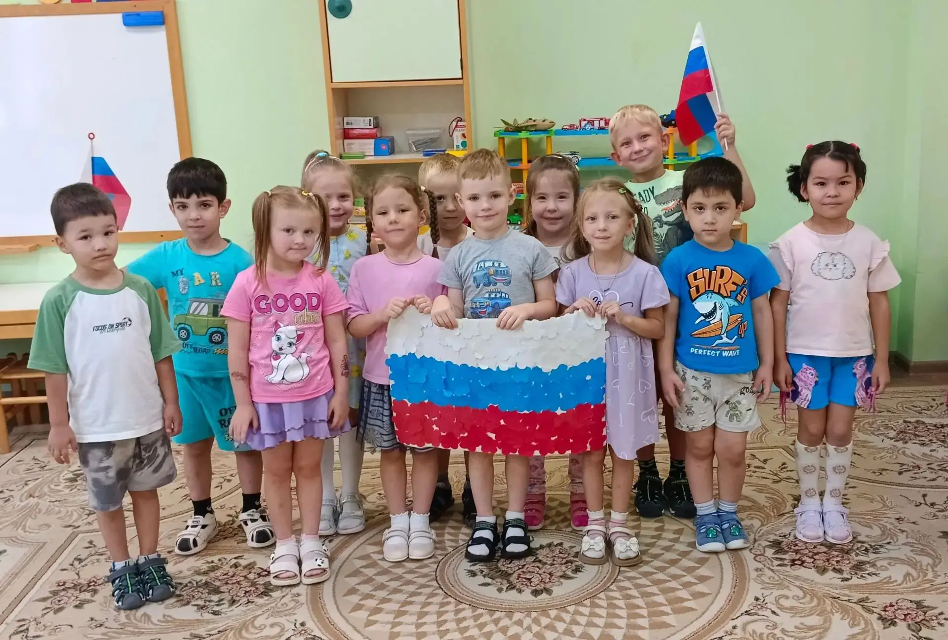 🇷🇺🌈☀Сегодня в группе «Бабочка» состоялось тематическое мероприятие «Под флагом едины...