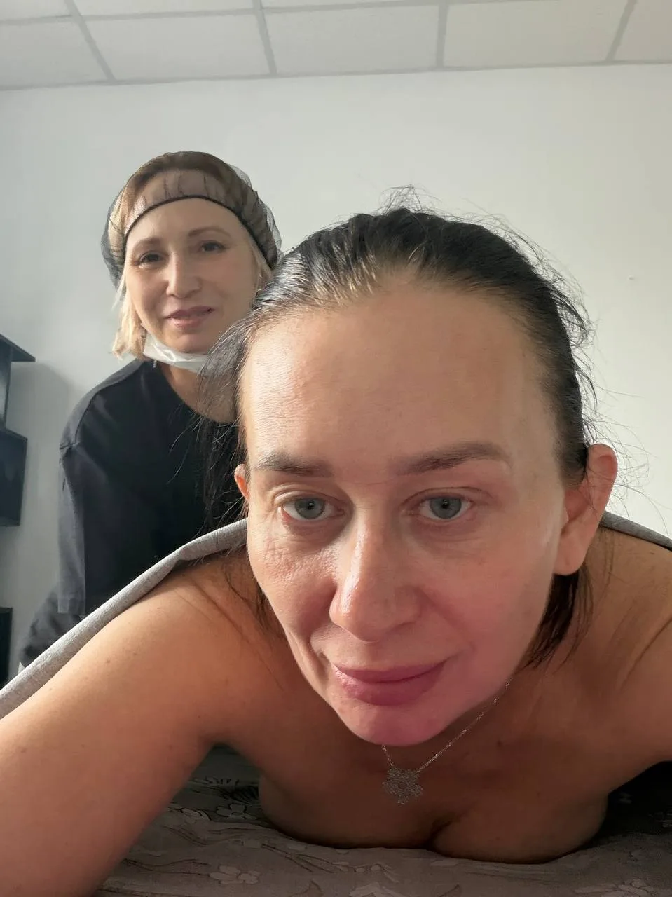 Леночек пригласила меня к себе на массаж 💆‍♀️ . Много лет назад подарила мне сертифика...