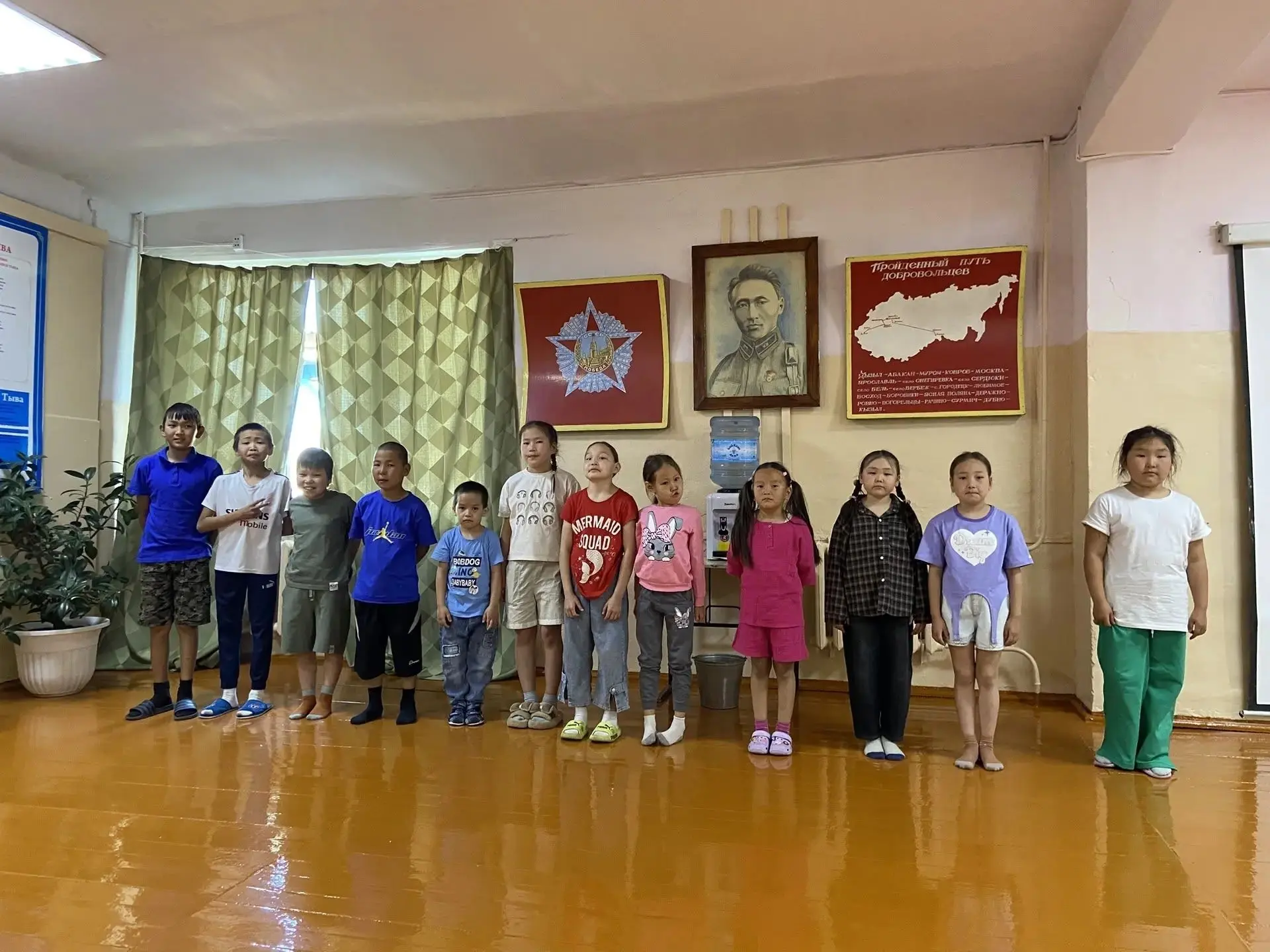 Первый день в лагере: Смех, дружба и новые открытия! 
🤝👫 Сегодня в МБОУ СОШ с. Хайыракан распахнул