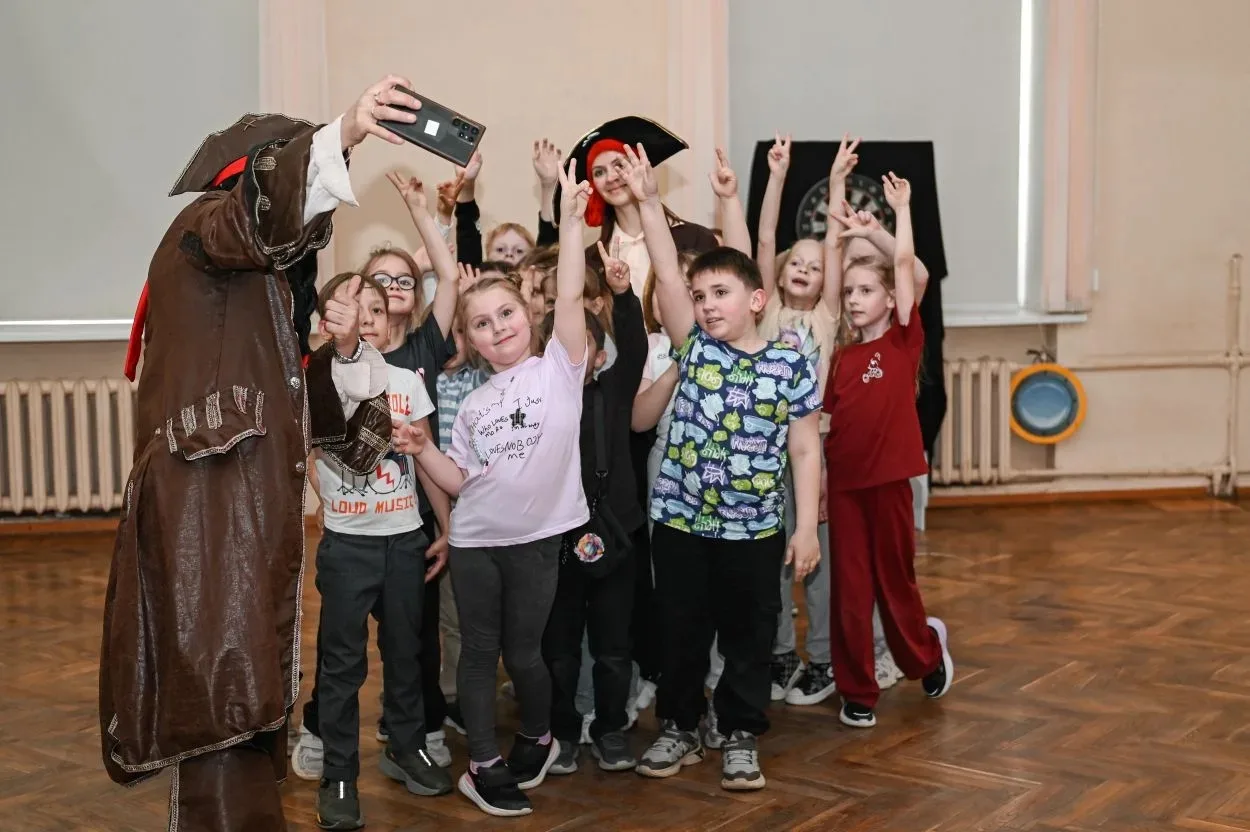 Йо-хо-хо! Наш 1 «В» класс отправился в настоящее пиратское плавание! ⚓️🏴‍☠️
Наши юные мореплаватели
