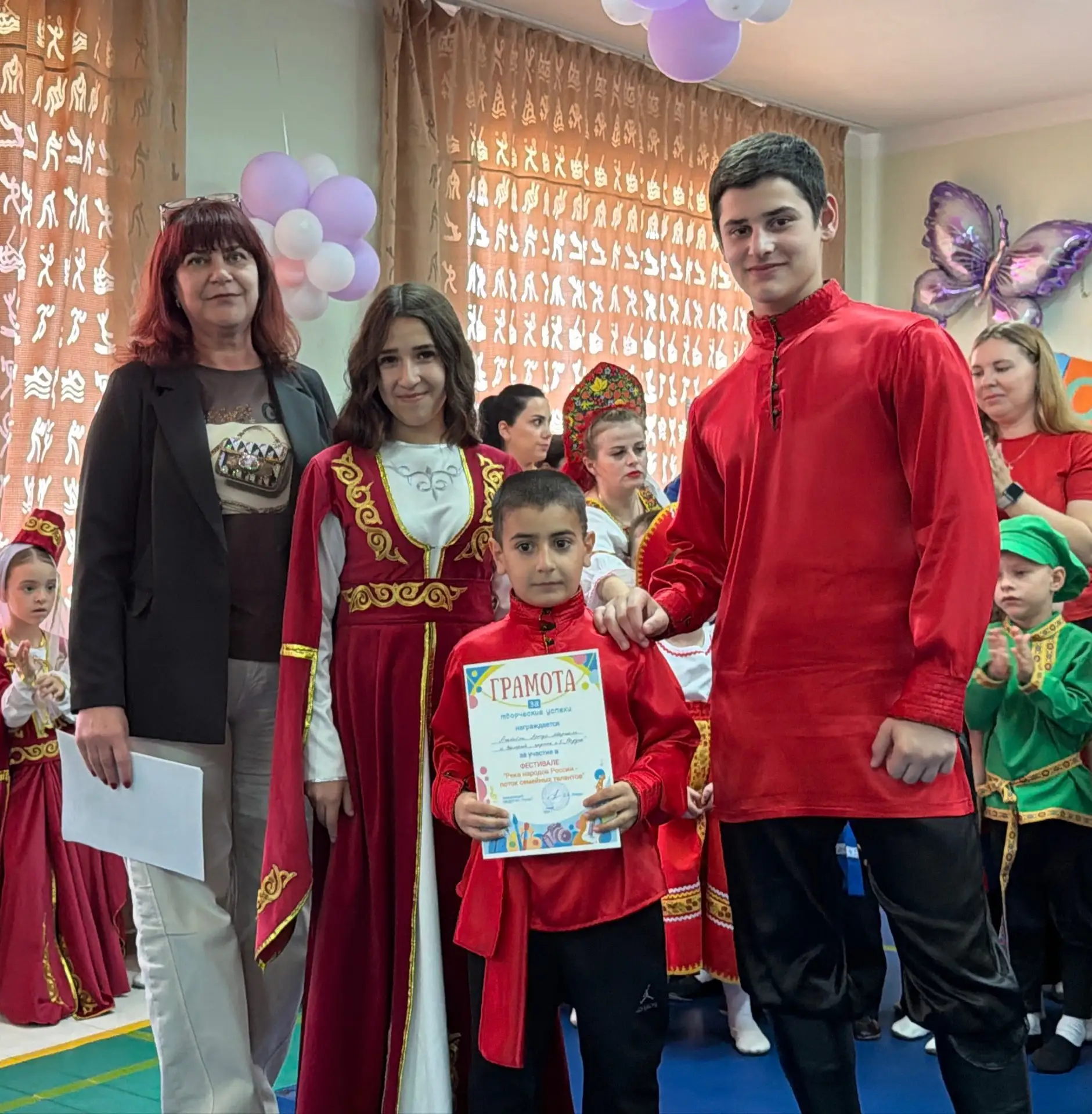 Сегодня в день защиты детей,мы всем дружным коллективом детского сада Лучик провели фес...