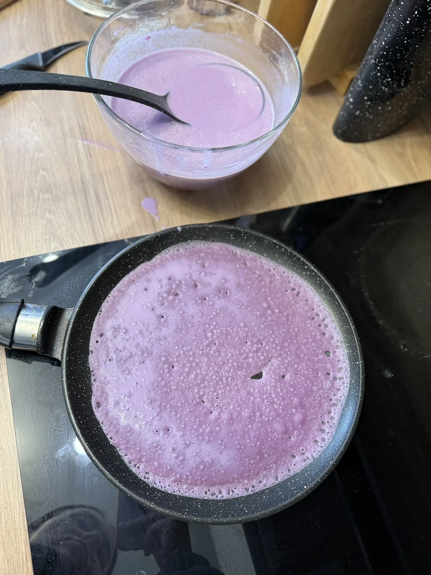 Обычно в блины добавляю куркуму. Они получаются желтыми, как ☀️