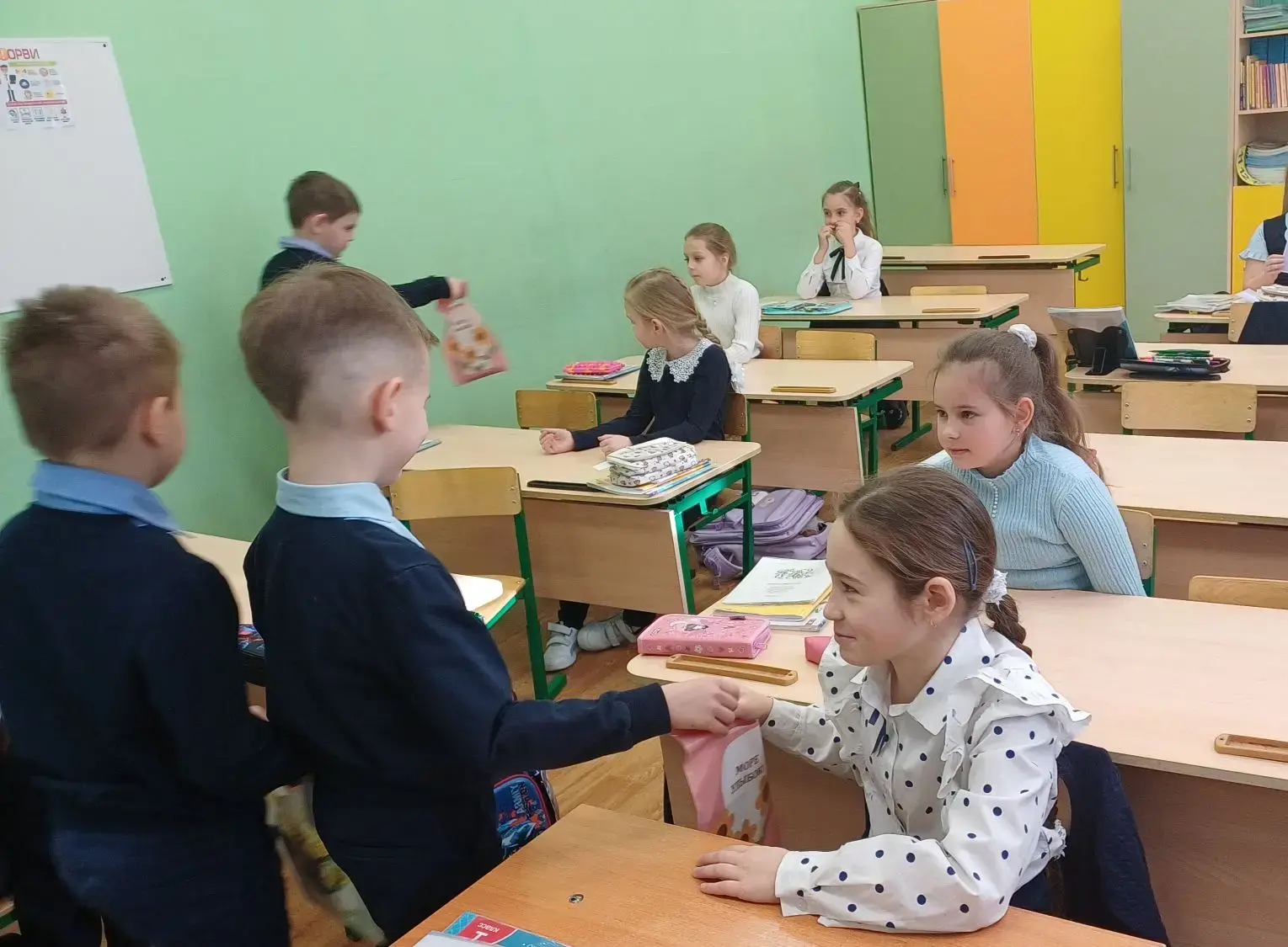 ВСЕРОССИЙСКАЯ АКЦИЯ "ВАМ, ЛЮБИМЫЕ"  В преддверии 8 марта учащиеся нашей школы присоединились к Всеро